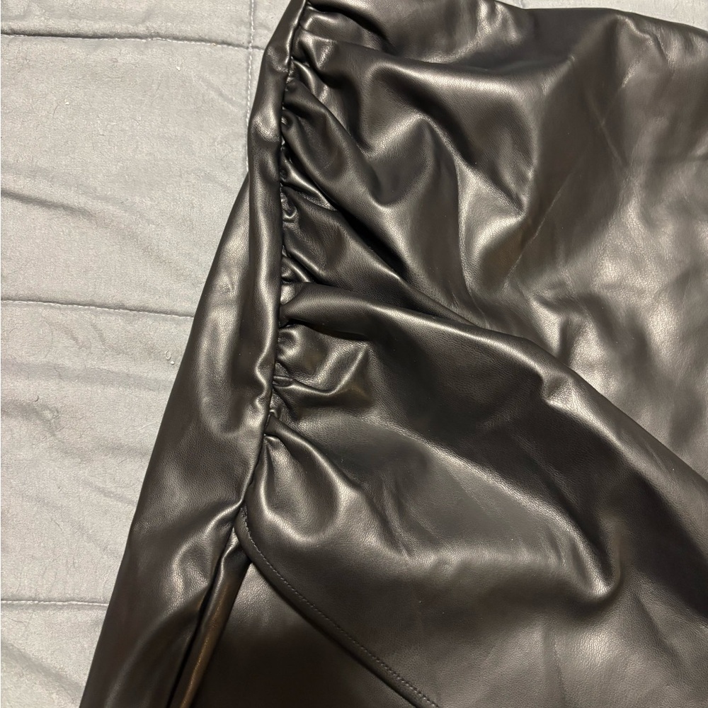 CIDER NWT Women’s Plus Black Faux Leather Mini Skirt Size 3XL - Picture 2 of 8